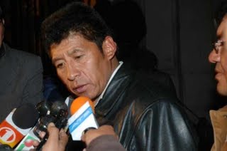 Pedro Montes de la COB utilizó el término inexistente "Transgiversar" Reynaldo Quispe Chipana