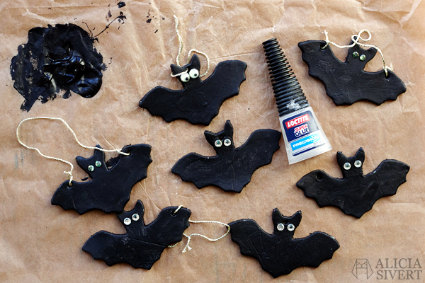 DIY air drying clay bats for Halloween, tutorial by Alicia Sivertsson, 2015. DIY air drying clay bats for Halloween, tutorial by Alicia Sivertsson, 2015. Alicia Sivert, aliciasivert, skapa, skapande, fladdermöss, fladdermus, bat, lufttorkande lera, das pronto