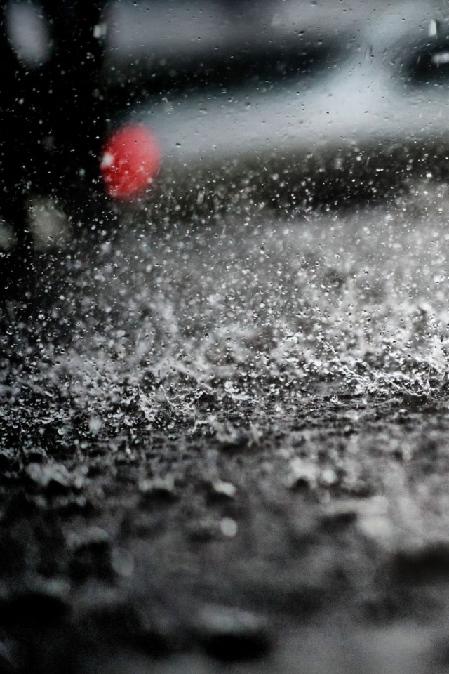 Beauty Re-Rendered: iPhone 4 Rain Wallpaper Theme