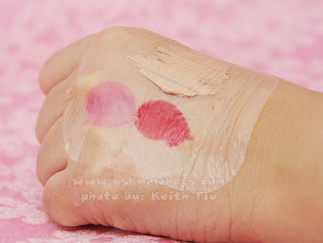A photo on how I use Glamcor Hygienic Hand Palette