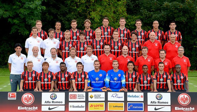 Eintracht Frankfurt apresenta oficialmente sua equipe para a temporada