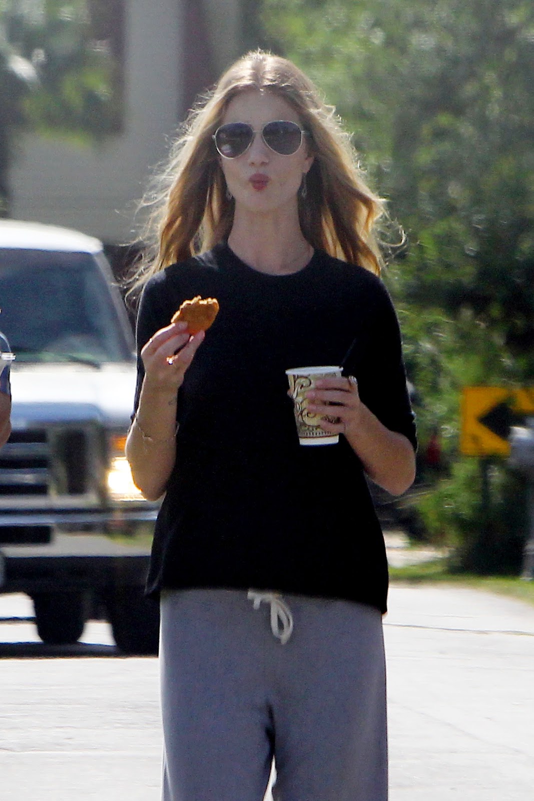 http://4.bp.blogspot.com/-21XbHMl90tg/UIFvKGkm35I/AAAAAAAANE0/Y69R4yHAtlI/s1600/rosie-huntington-whiteley-522.jpg