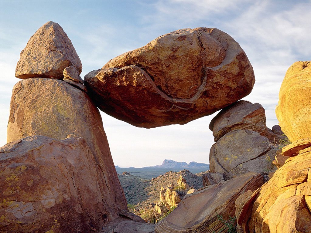 wallpapernarium: Las enormes rocas del desierto en equilibrio delicado
