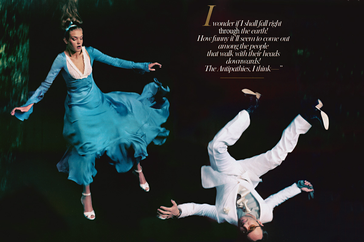 http://4.bp.blogspot.com/-23Gws7B_cIw/USQnj3Vw0HI/AAAAAAAAMGQ/GKaptmBJJOk/s1600/VogueUS_December2004_AliceInWonderland_03.jpg