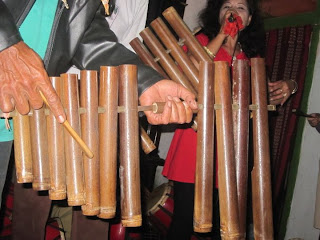 Alat alat kesenian dari Jawa Barat ... !!! Alat alat kesenian dari Jawa Barat ... !!!