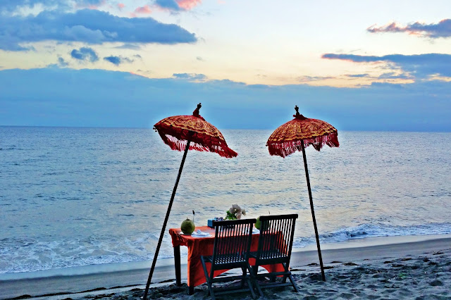 Table for two for Korean couple Senggigi New Furama Seafood Restaurant | www.meheartseoul.blogspot.sg