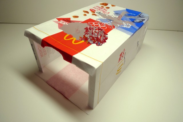 Árvore feita com saquinho do McDonald's