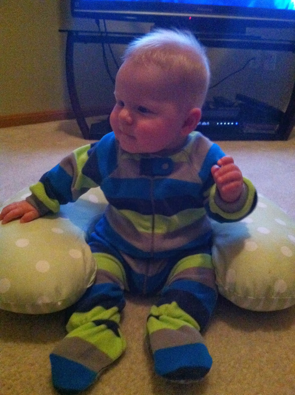 Mommy's First Year: The Mombo Nursing Pillow vs The Boppy