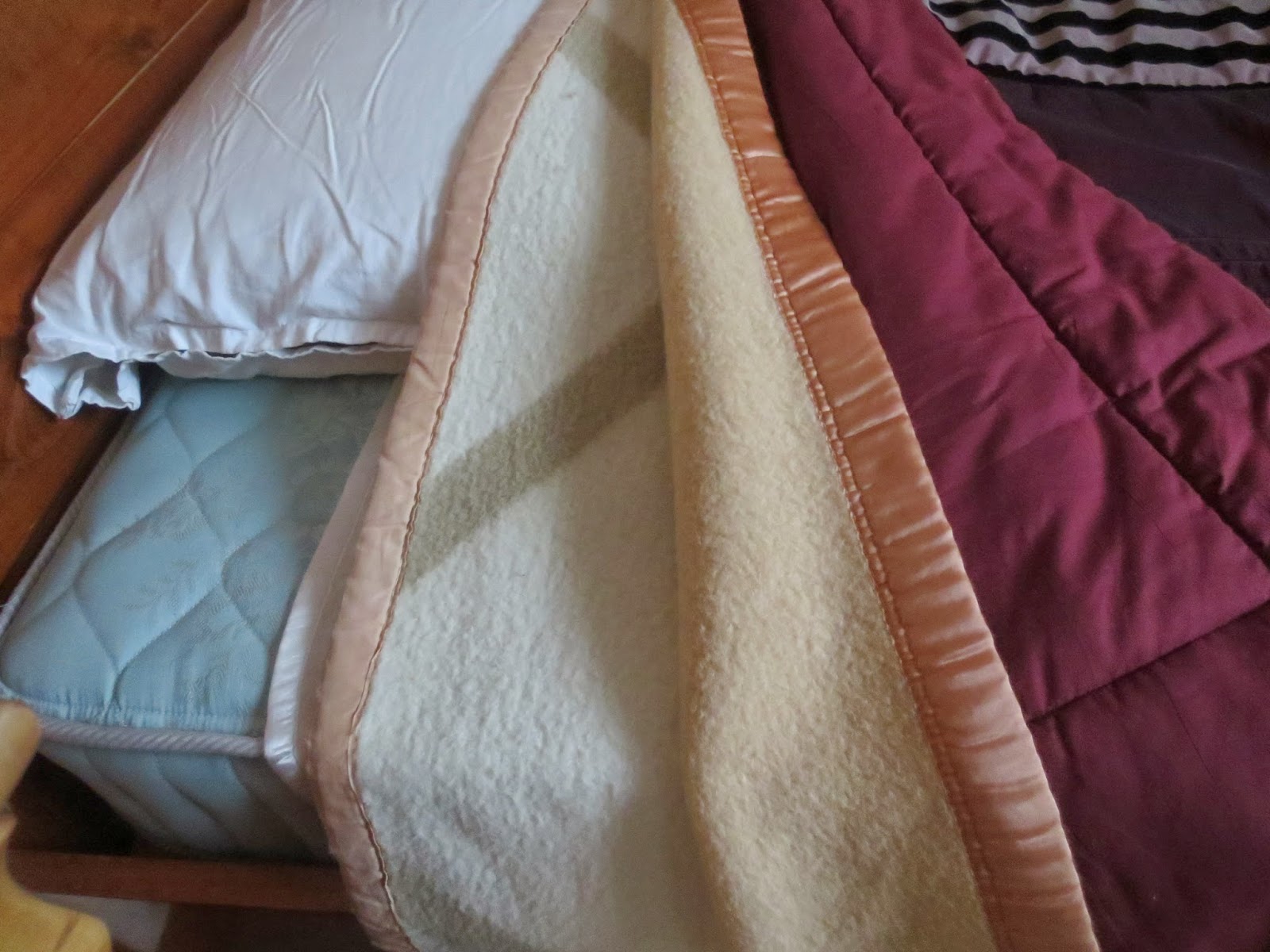 A Malaysian in France She doesn't know how to make the bed!