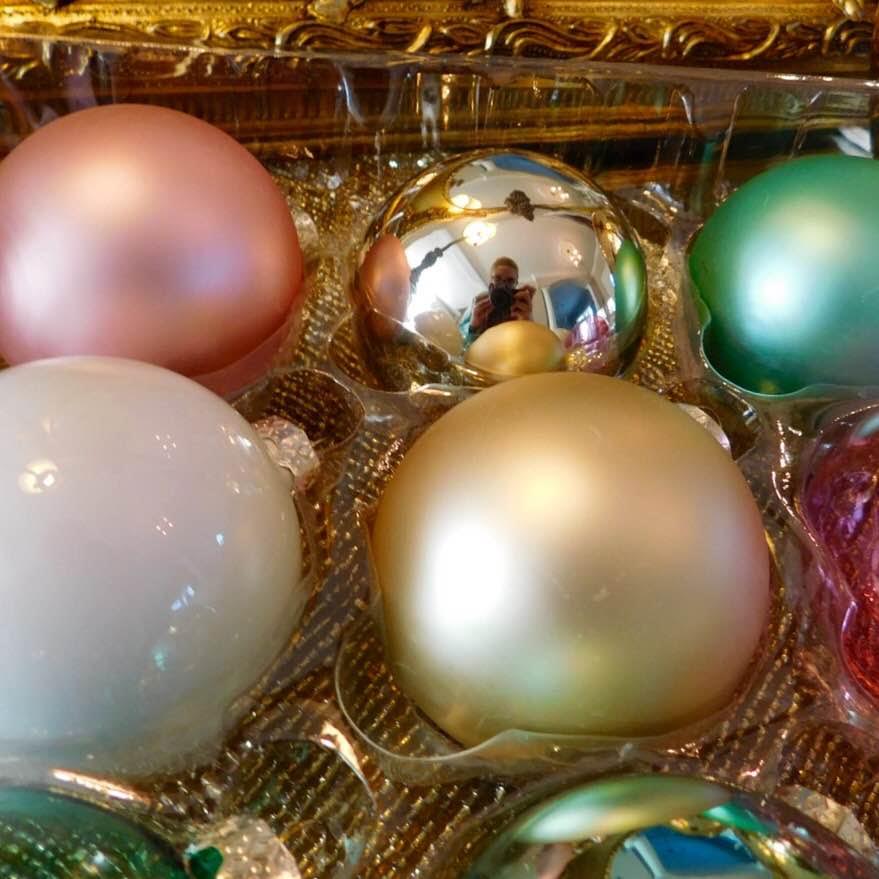 Ornaments The Yellow Spectacles