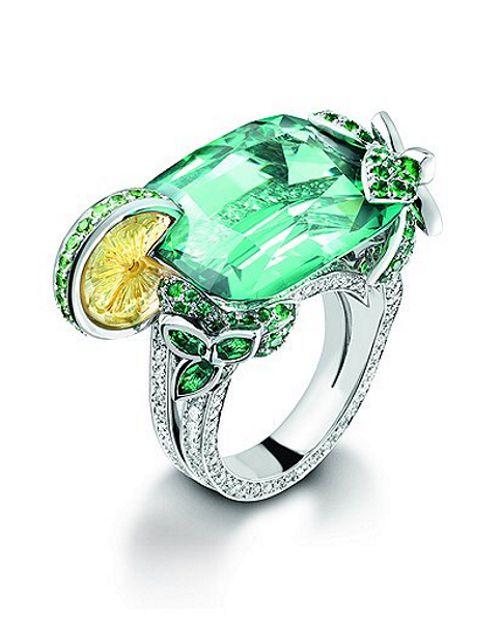 http://4.bp.blogspot.com/-29T1bAC8DwM/Tlc_-s8bDzI/AAAAAAAAEl4/7M91NazU-LU/s1600/Bridal+Cocktail+Rings+Collection+From+Piaget+Limelight+%25285%2529.jpg