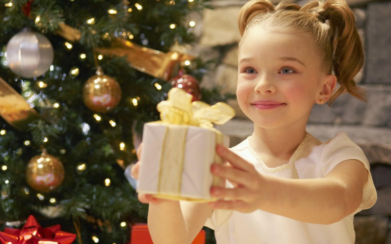 http://4.bp.blogspot.com/-29X0TiTSRJc/TsaFnqARIdI/AAAAAAAABts/s4UNjPLzHzo/s1600/cute-christmas-girl.jpg