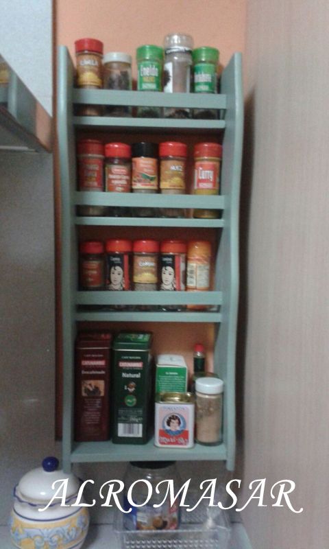 ALROMASAR: Especiero a medida en tono duck egg blue