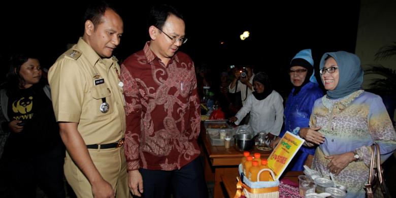 Basuki Tebar Senyuman, Foke Tebar Rp 500 Ribu Basuki