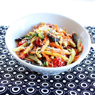 Colorful veggie pasta salad - recipe from Roxanashomebaking.com