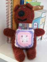 http://translate.googleusercontent.com/translate_c?depth=1&hl=es&rurl=translate.google.es&sl=en&tl=es&u=http://galleryarns.blogspot.com.es/2012/04/gift-pocket-bear-by-marie-segares.html&usg=ALkJrhgtEntdjMHHl5xuFlo_72x7xWUN2Q
