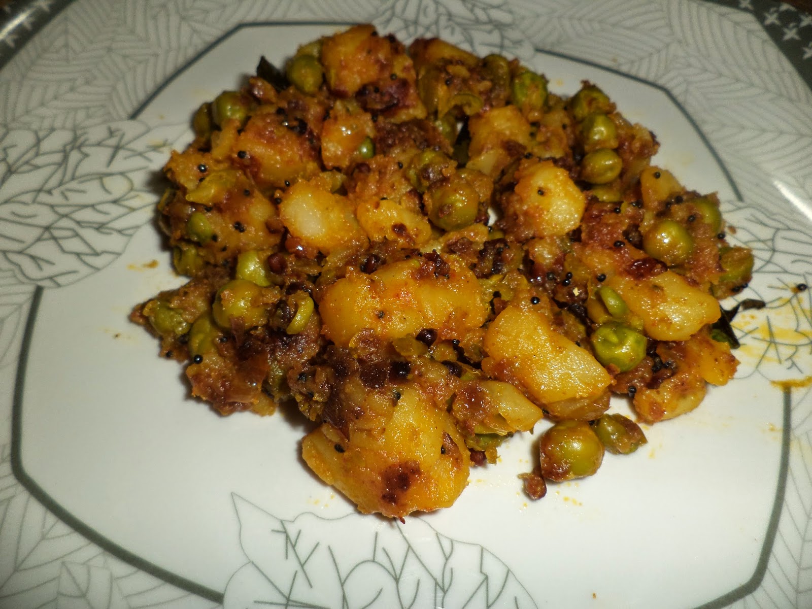 USHASRIKUMAR'S COOKSPACE AND MORE... POTATO AND PEAS CURRY / URULAI