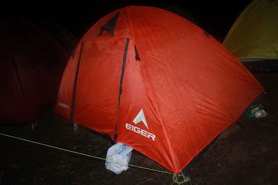 Tenda Muatan Dua Orang Tenda Muatan Dua Orang