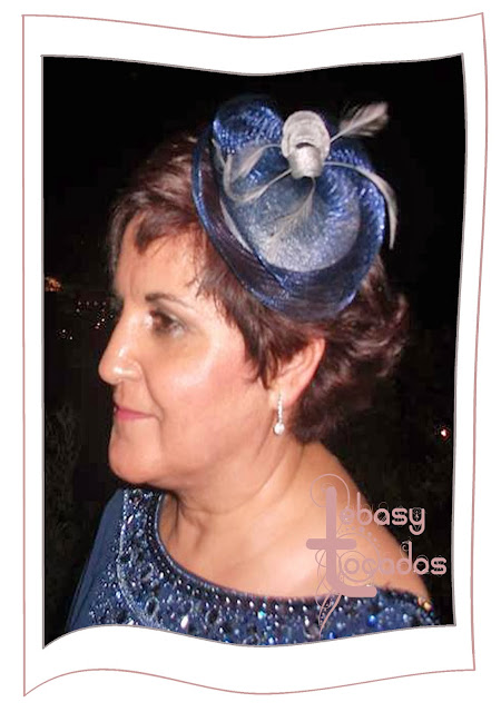 Tocado realizado en crinoline en tonos azul marino y plata por Lebasy Tocados. Tocado realizado en crinoline en tonos azul marino y plata por Lebasy Tocados.