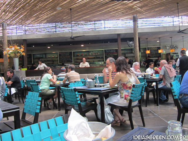 Restaurante limenho tem foro de bambu