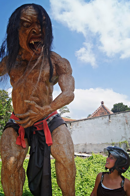 Estatuas que dan miedo en Bali Estatuas que dan miedo en Bali