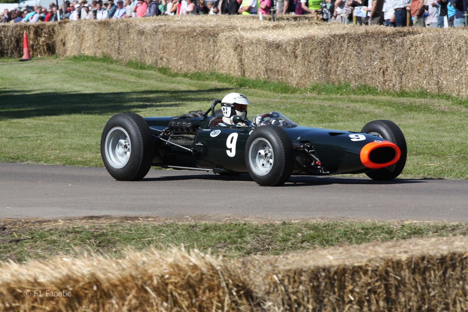 http://4.bp.blogspot.com/-2H2MbQyq5AE/ThwuMFzdaJI/AAAAAAAAESk/E6n4H0e1aAw/s1600/brm_p261_goodwood_2011.jpg