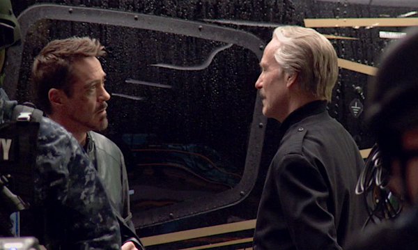 Тони говорит с Генералом Россом.