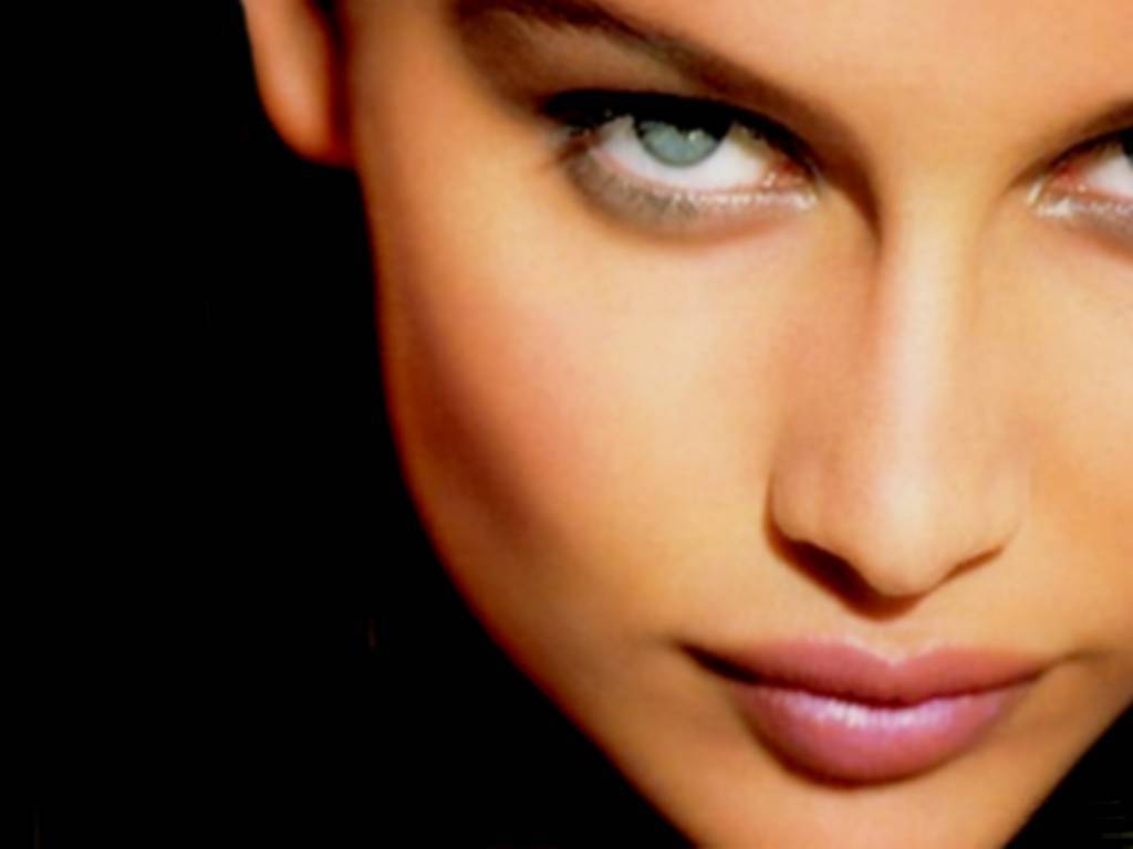 http://4.bp.blogspot.com/-2JJVtU7BQ0U/T7TZi28tkfI/AAAAAAAASXw/CHW-PhJiXXE/s1600/laetitia-casta-89309.jpg