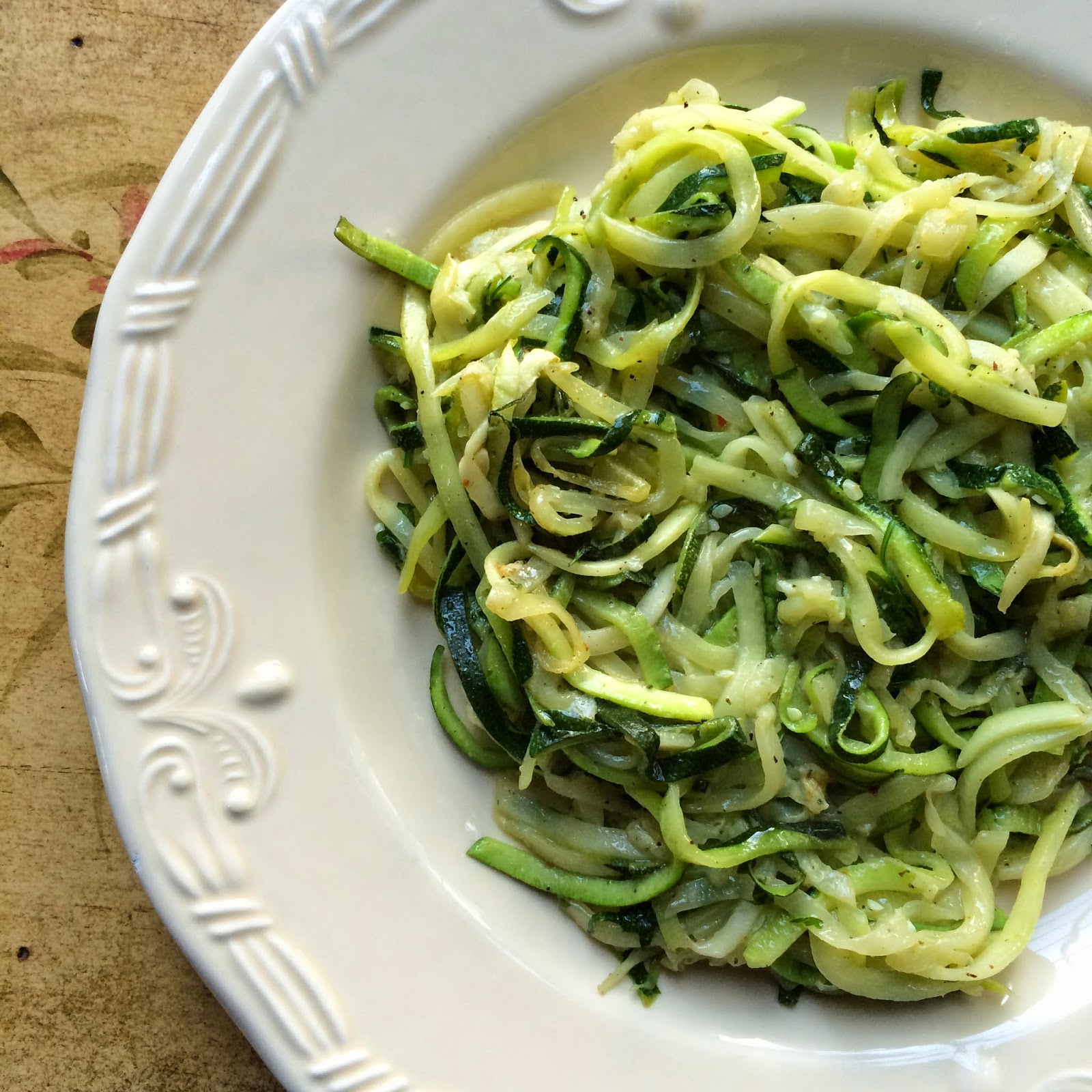 Food Impressions Garlic and Olive Oil Zoodles!!!! (Zucchini Noodles)