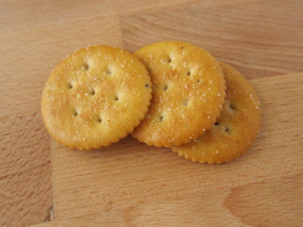 Review Nabisco Bacon and Black Pepper Ritz Crackers Brand Eating