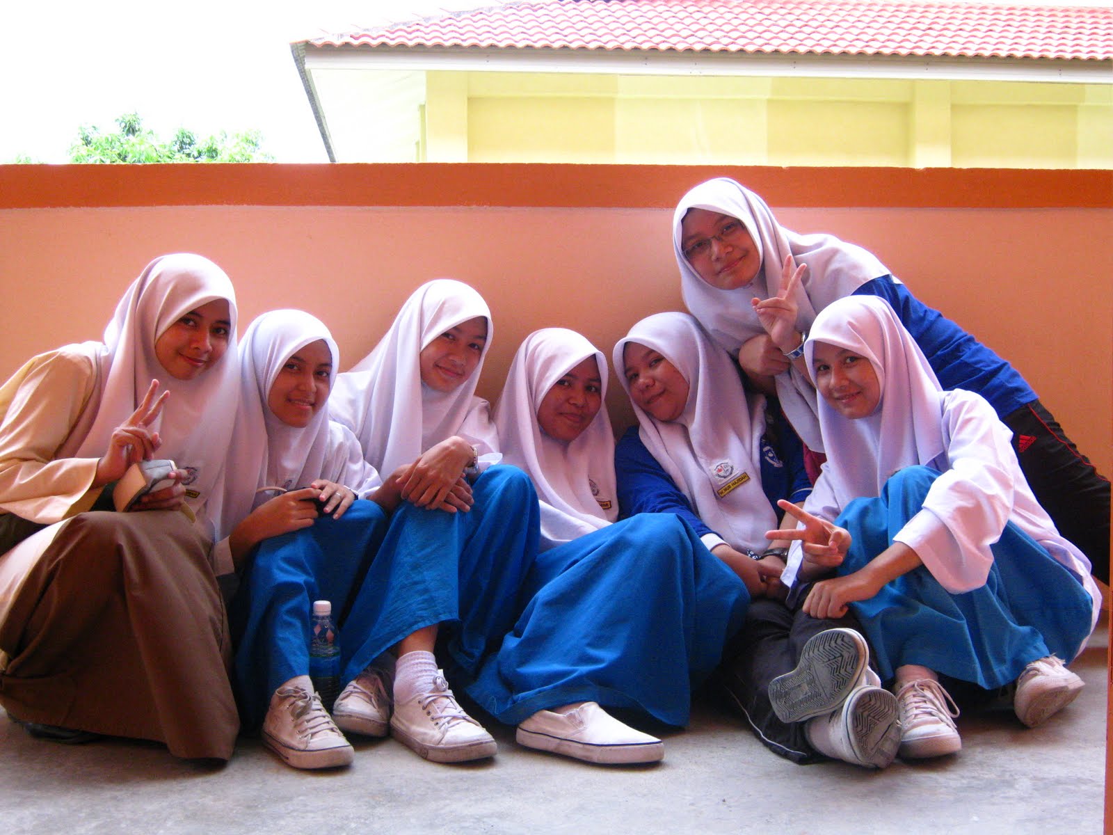More Gambar Orang Menangis Images