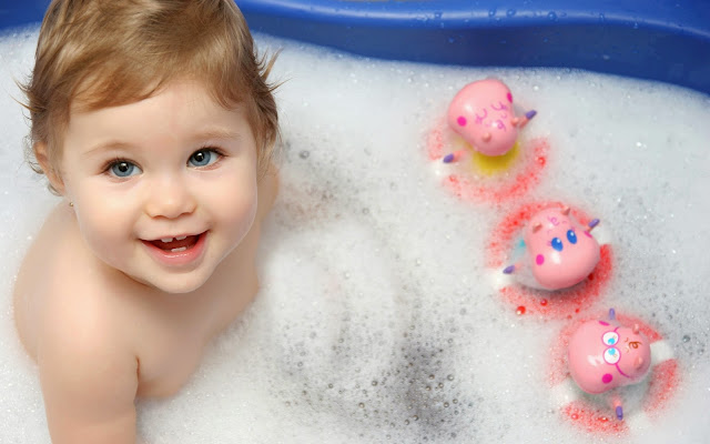 111000-Baby Smile Bath HD Wallpaperz