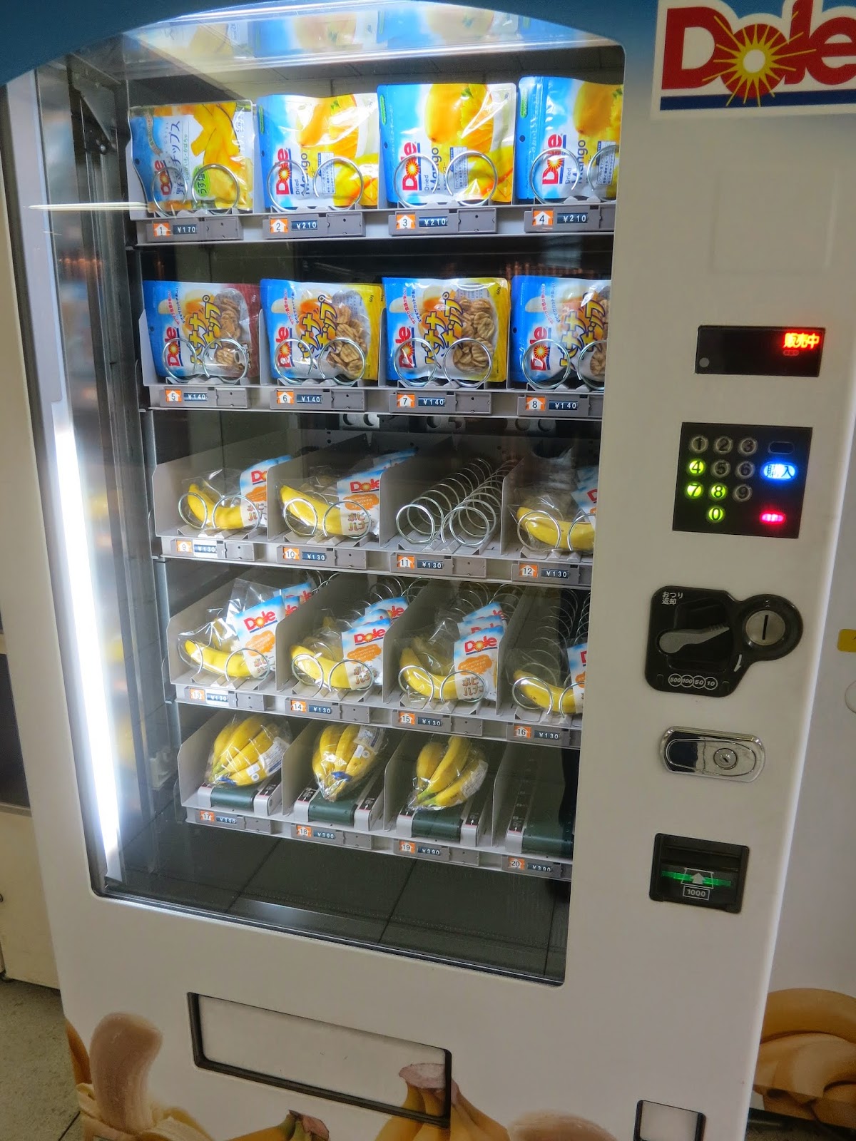The not so extraordinary life of Jonas in Sapporo Banana vending machine