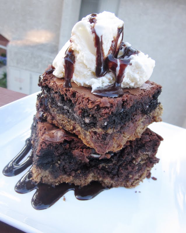 Ultimate Chocolate Chip Cookie n’ Oreo Fudge Brownie Bar / Six Sisters