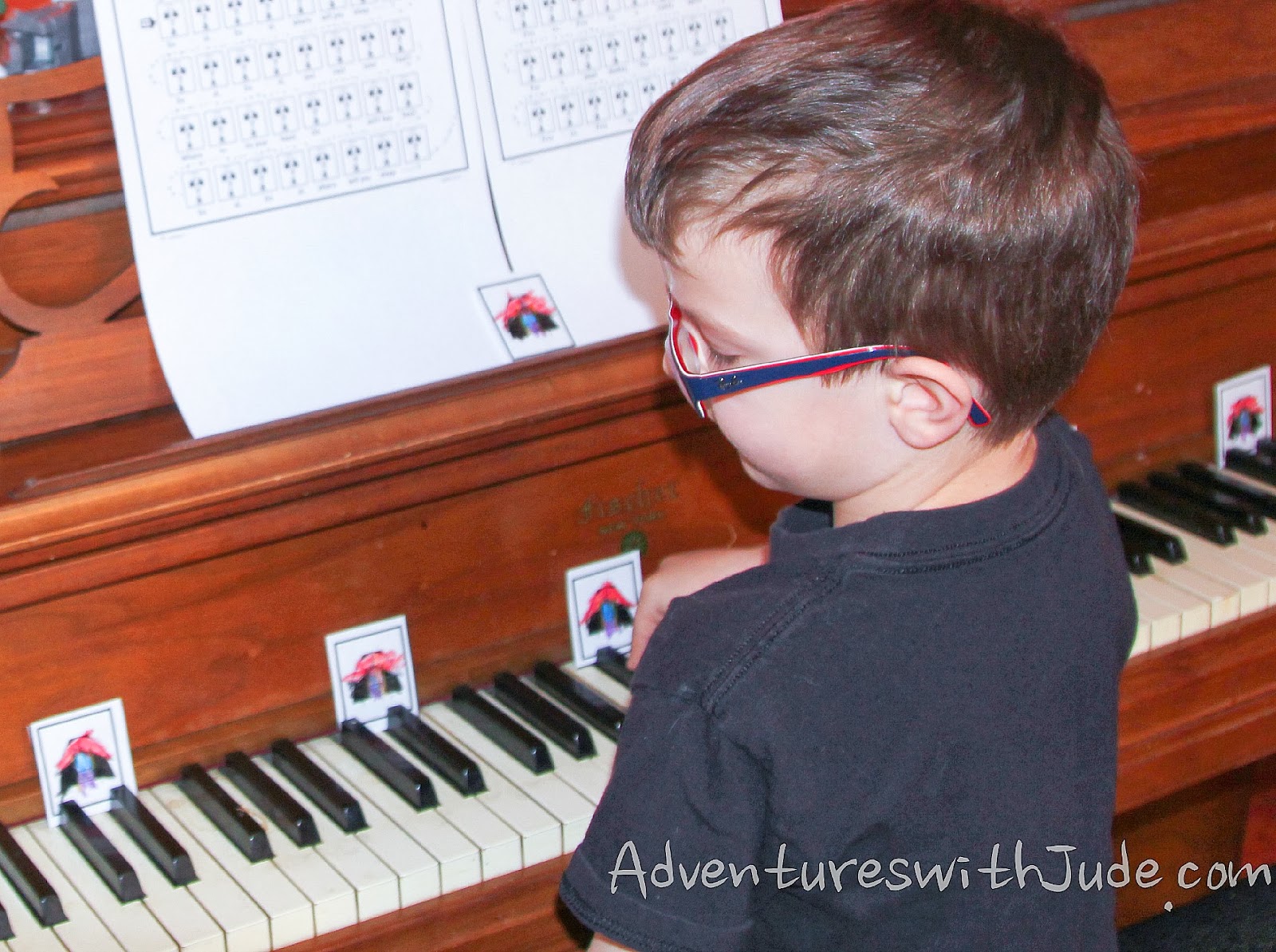 KinderBach printable keyboard cards help with learning key placement on piano
