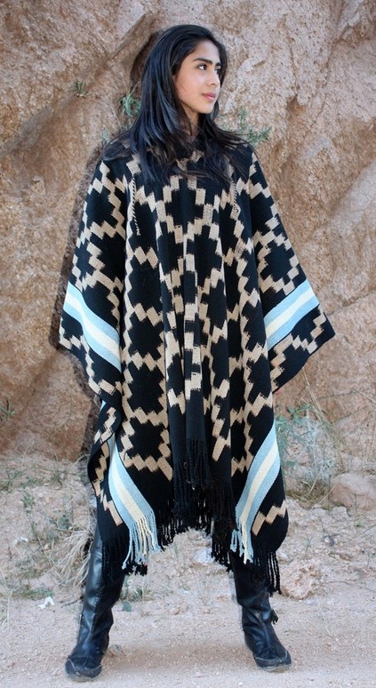 PONCHO ATADO Nº 190, UN PAÑO TRAMA FINA, URDIMBRE FINA $ 2550.-