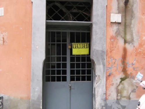 02-Entrance-Before-Renovation-Smallest-House-in-Italy-75-sq-Feet-7-m2-Italian-Architect-Marco-Pierazzi-www-designstack-co