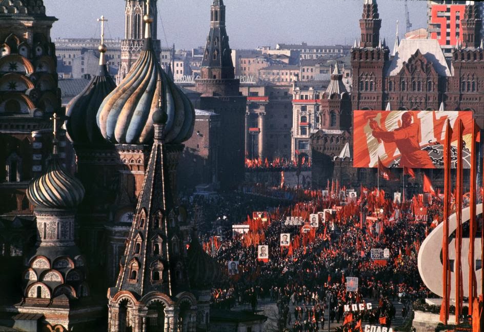 Wonderful+Colour+Photos+of+50th+Anniversary+Soviet+October+Revolution+in+Moscow,+1967+(1).jpg