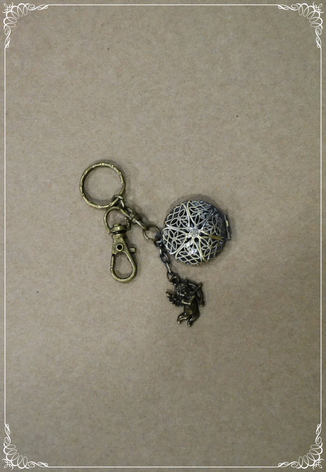 Vintage In ♥ Handmade with ♥ [Keychain / Handphone Strap]