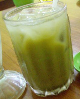 Menu berbuka minuman puasa membuat es sari kacang hijau