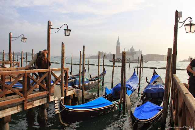 Amor e gondolas em Veneza-http://fotosefactos.blogspot.com