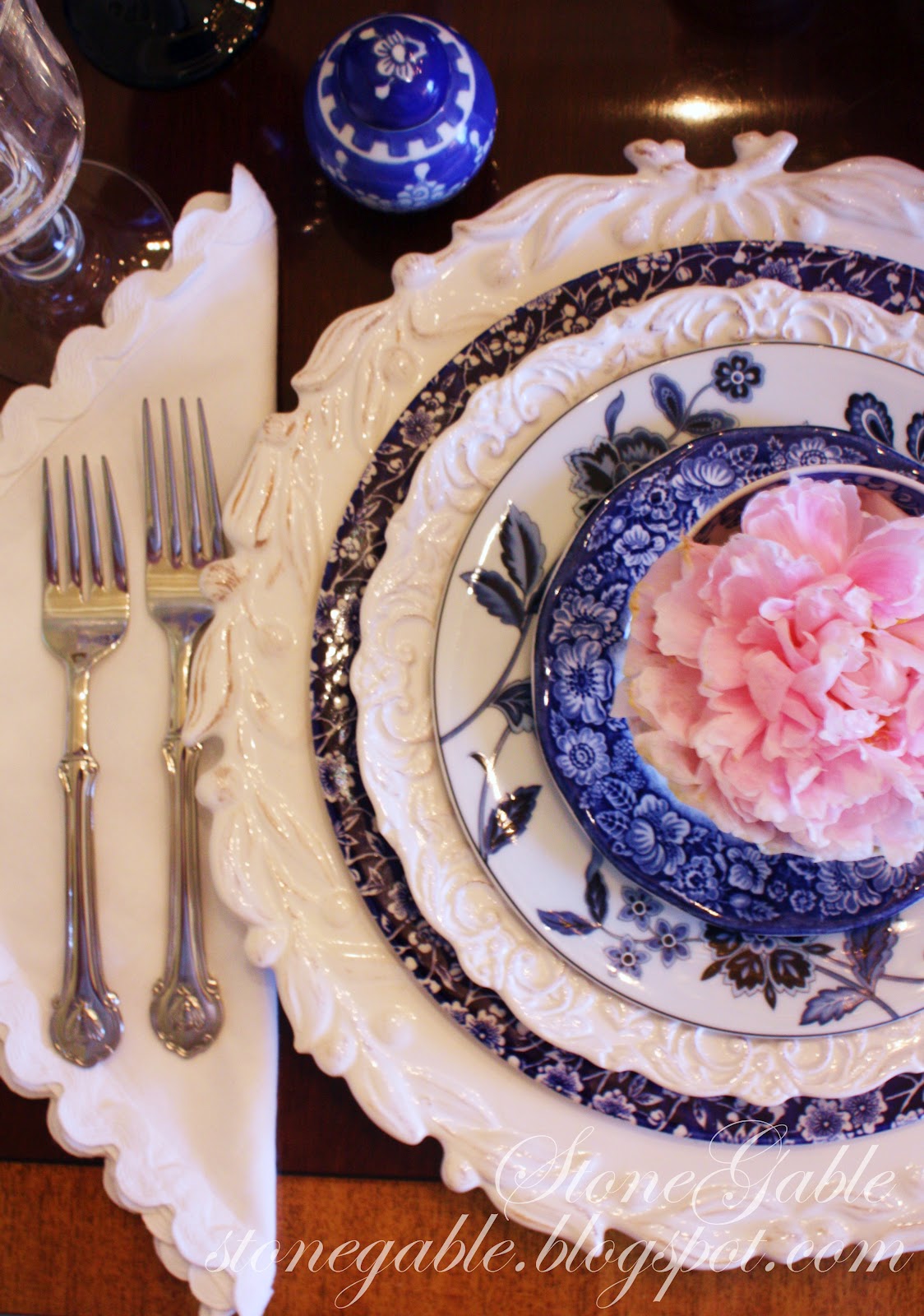 BLUE WILLOW AND PINK PEONIES TABLESCAPE StoneGable