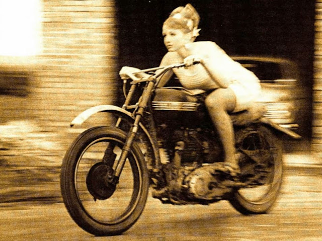 Miss and bikes - Page 30 MOTORCYCLE+GIRL