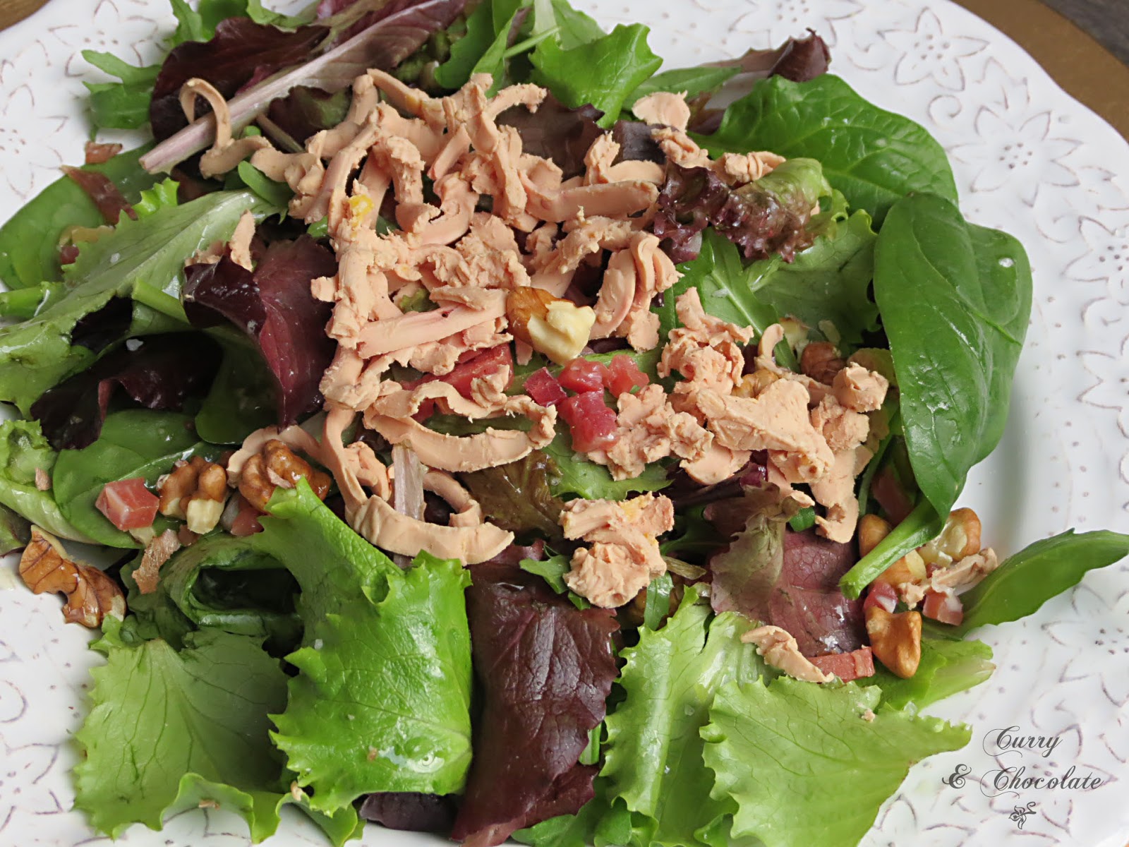Ensalada de brotes verdes con virutas de jamón y foie – Salad with shaved foie gras and prosciutto Ensalada de brotes verdes con virutas de jamón y foie – Salad with shaved foie gras and prosciutto
