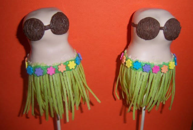 Stunning Hula Dancers by Kreative Pastries and Cake Pops