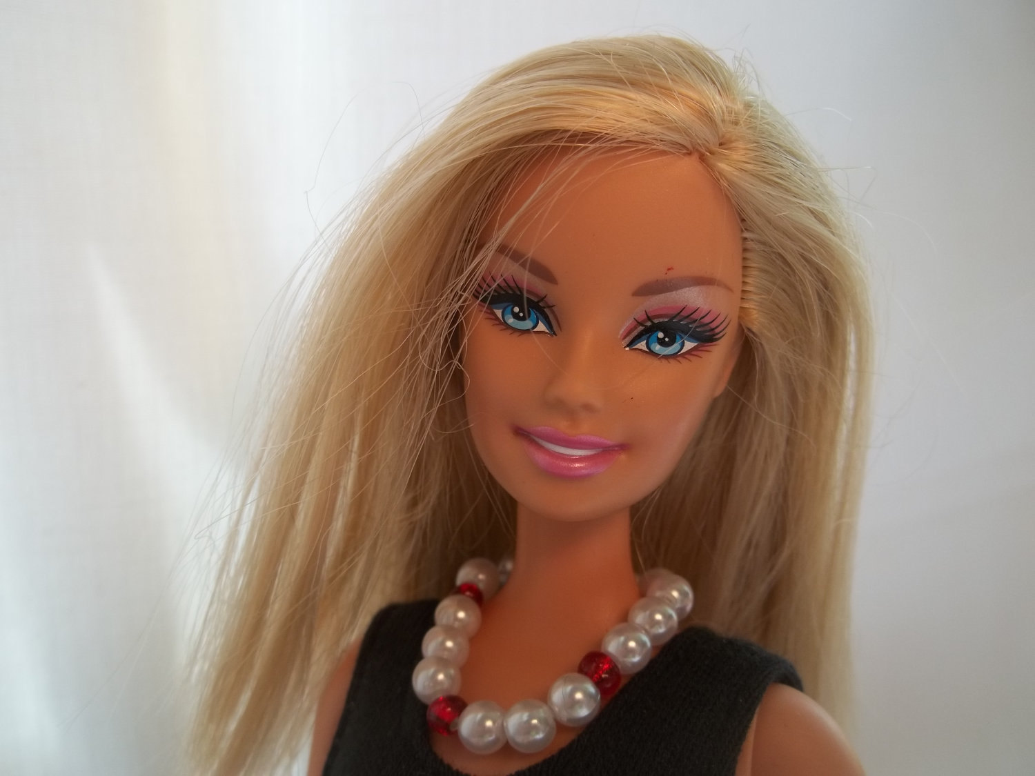 Barbie Doll Necklace HD Wallpaper Download | Free Hd Wallpapaers ...