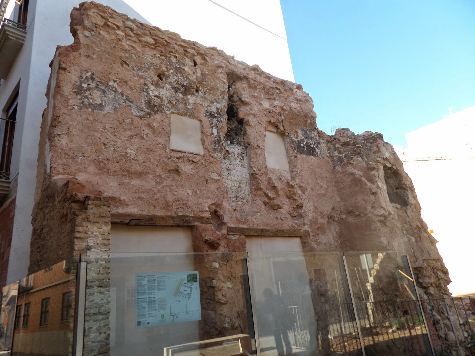 Els colors de la terra Les muralla de Benaguasil. Benaguasil. Camp de