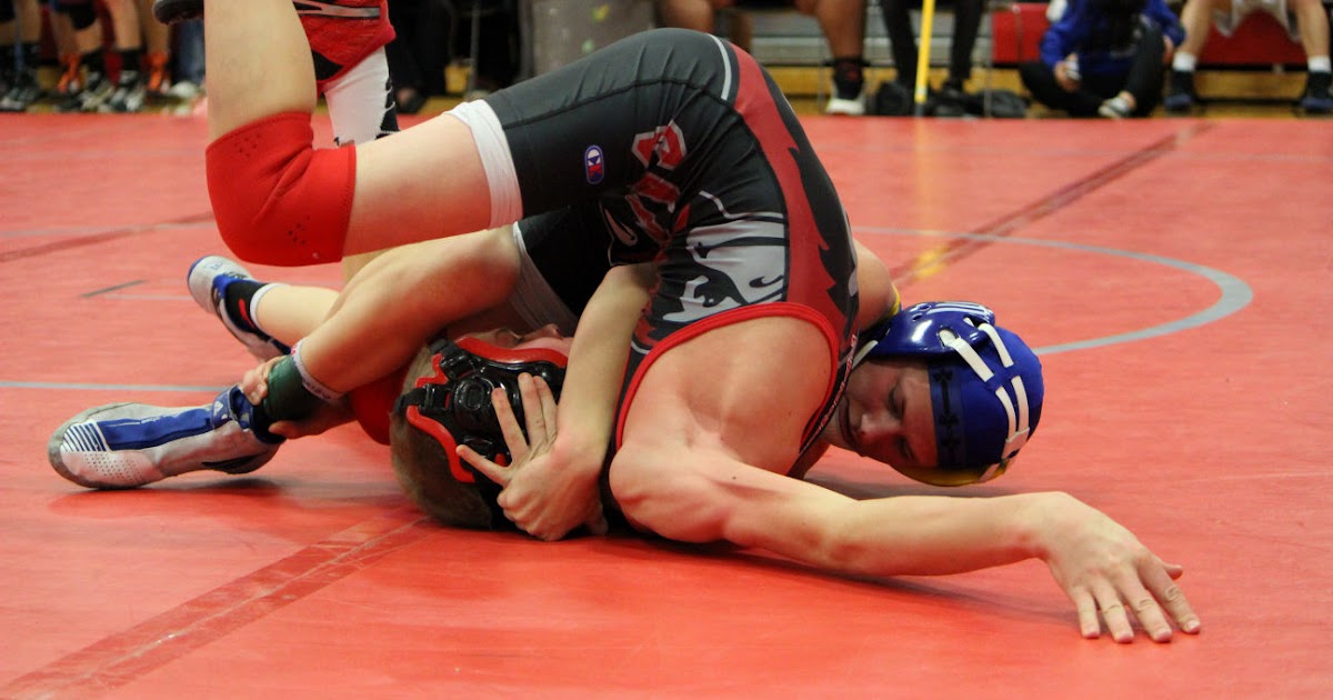 Men Wrestling Women awesome pin! female wrestler beats on a guy