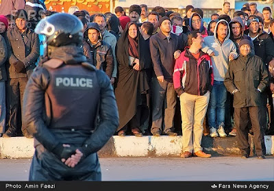 Bystanders watching a public execution in Iran (file photo)
