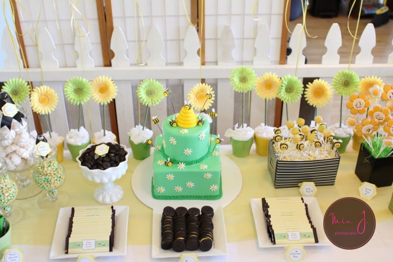 Alexander's Playroom: Bumble Bee Baby Shower Ideas